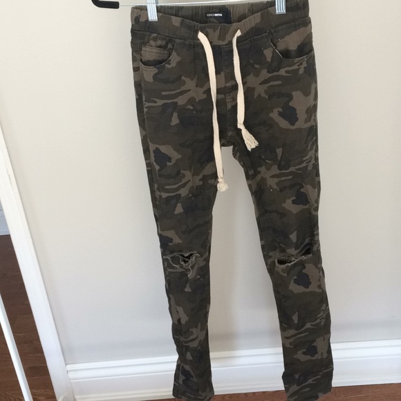 Fashion nova camo joggers - Picture 1 of 3